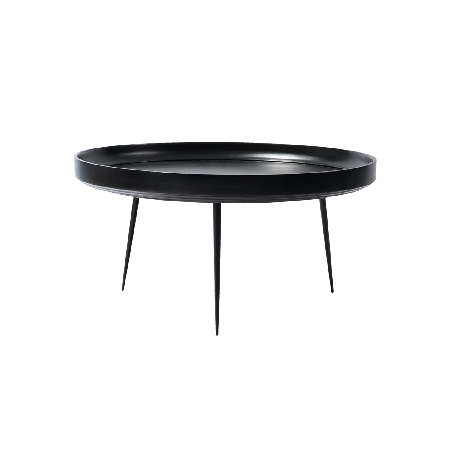 Det runde sidebordet Bowl table fra Mater er laget i India av resilkulert og bærekraftig mangotre. La det stå alene eller som en del av en gruppe med flere bord i forskjellige høyder og farger.