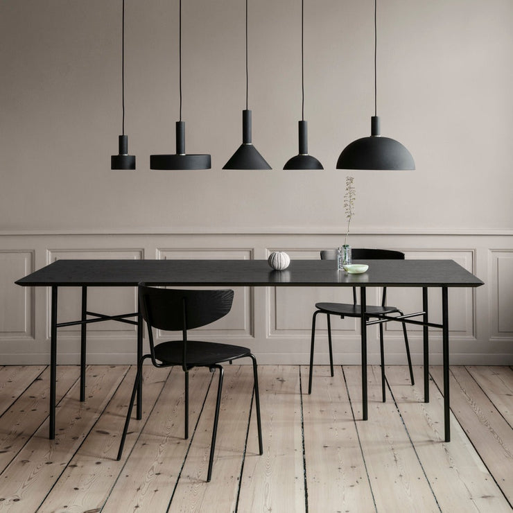Mingle spisebord- her i plate i sort med understell i metall