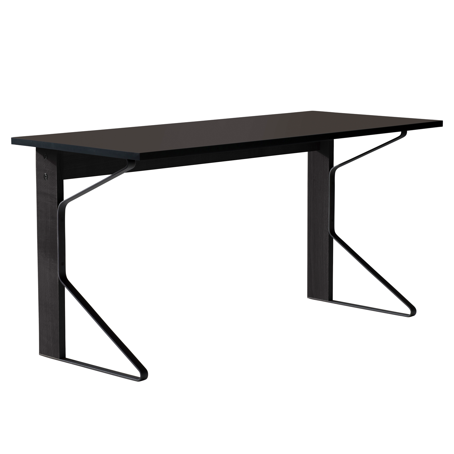 Skrivebordet Kaari Desk fra Artek med understell i svartlakkert, massiv eik.