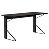 Skrivebordet Kaari Desk fra Artek med understell i svartlakkert, massiv eik.