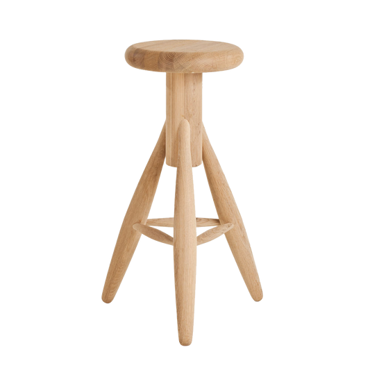 Rocket Bar Stool fra Artek ble opprinnelig skapt av den finske designeren Eero Aarnio til hans eget kjøkken. Barkrakken finnes i såpebehandlet, massiv eik og svart- eller hvitlakkert eik.