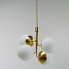 Taklampen Lord Bouquet fra Rubn, med messing og opal glass.