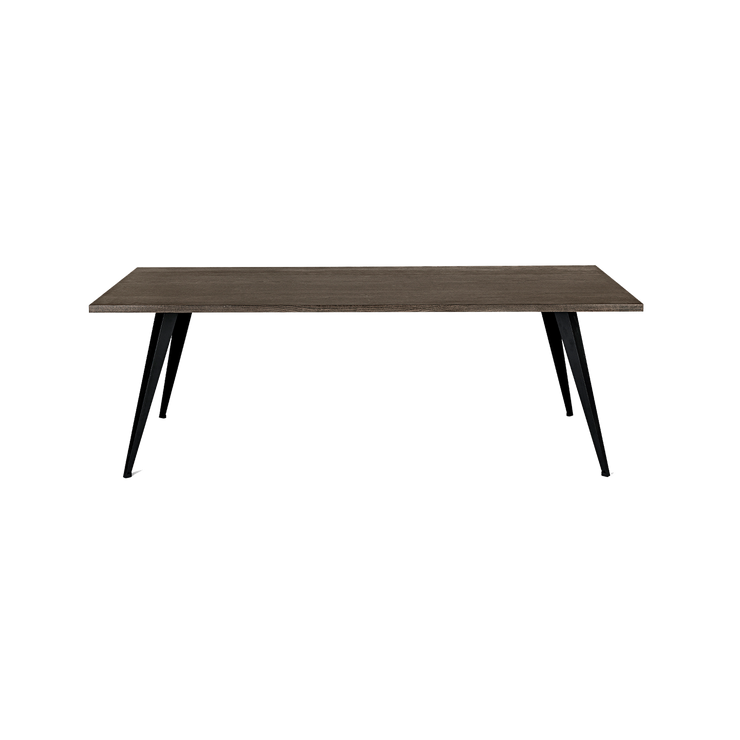 Mater Dining table, er et spisebord med skarp profil og tidløs design. Bordplaten er laget i FSC sertifiserad bøk med ben i svartlakkert stål.