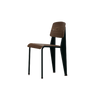 Stolen Standard Chair, fra Vitra er designet av den ikoniske, franske designeren Jean Prouvé. Stolen passer perfekt rundt spisebordet i et moderne hjem, har en interessant kombinasjon av tre og metall.