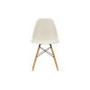 Vi blir aldri lei av denne vakre og funksjonelle klassikeren. Stolen Eames Plastic Chair, fra Vitra, ble designet av Charles og Ray Eames.