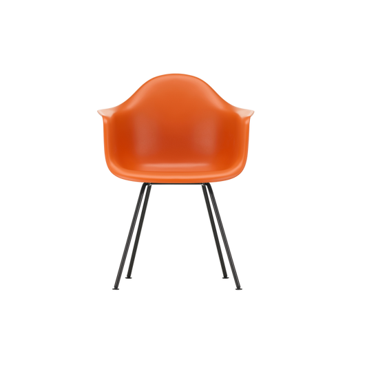 Spisestol Eames Plastic Armchair RE DAX fra Vitra, med svarte ben og oransje sete (Rusty orange)