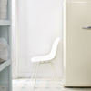 Eames plastic chair kommer i et stort utvalg understell og farger. Her i hvit med hvitt understell