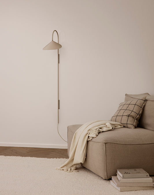 Arum blir et nydelig og funksjonelt objekt i stuen din, på en vegg som trenger litt lys skrivebordet eller på soverommet.