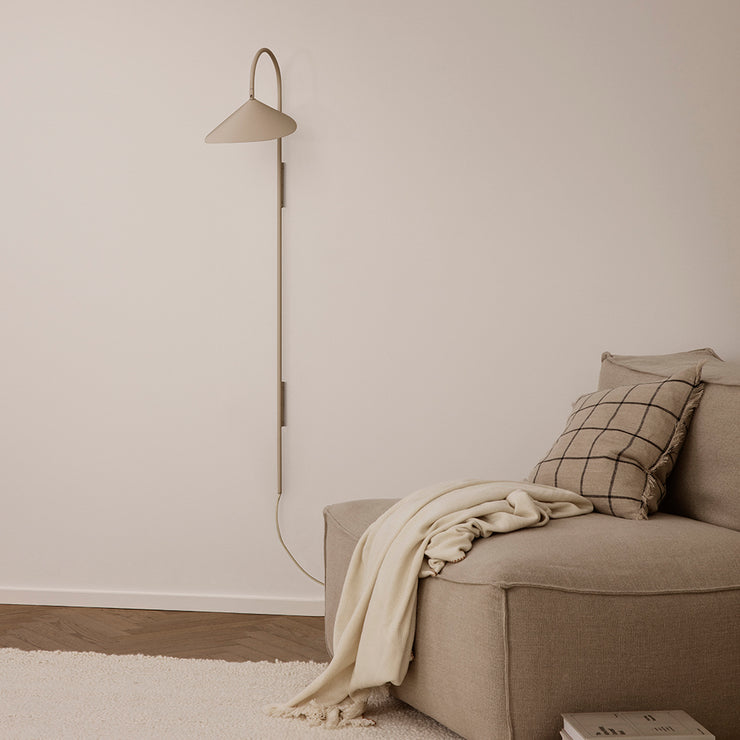 Arum blir et nydelig og funksjonelt objekt i stuen din, på en vegg som trenger litt lys skrivebordet eller på soverommet.
