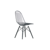 Stolen Wire Chair DKW, er designet av Charles og Ray Eames for Vitra. Denne skulpturelle stolen skaper en nydelig kontrast i hjemmet ditt.