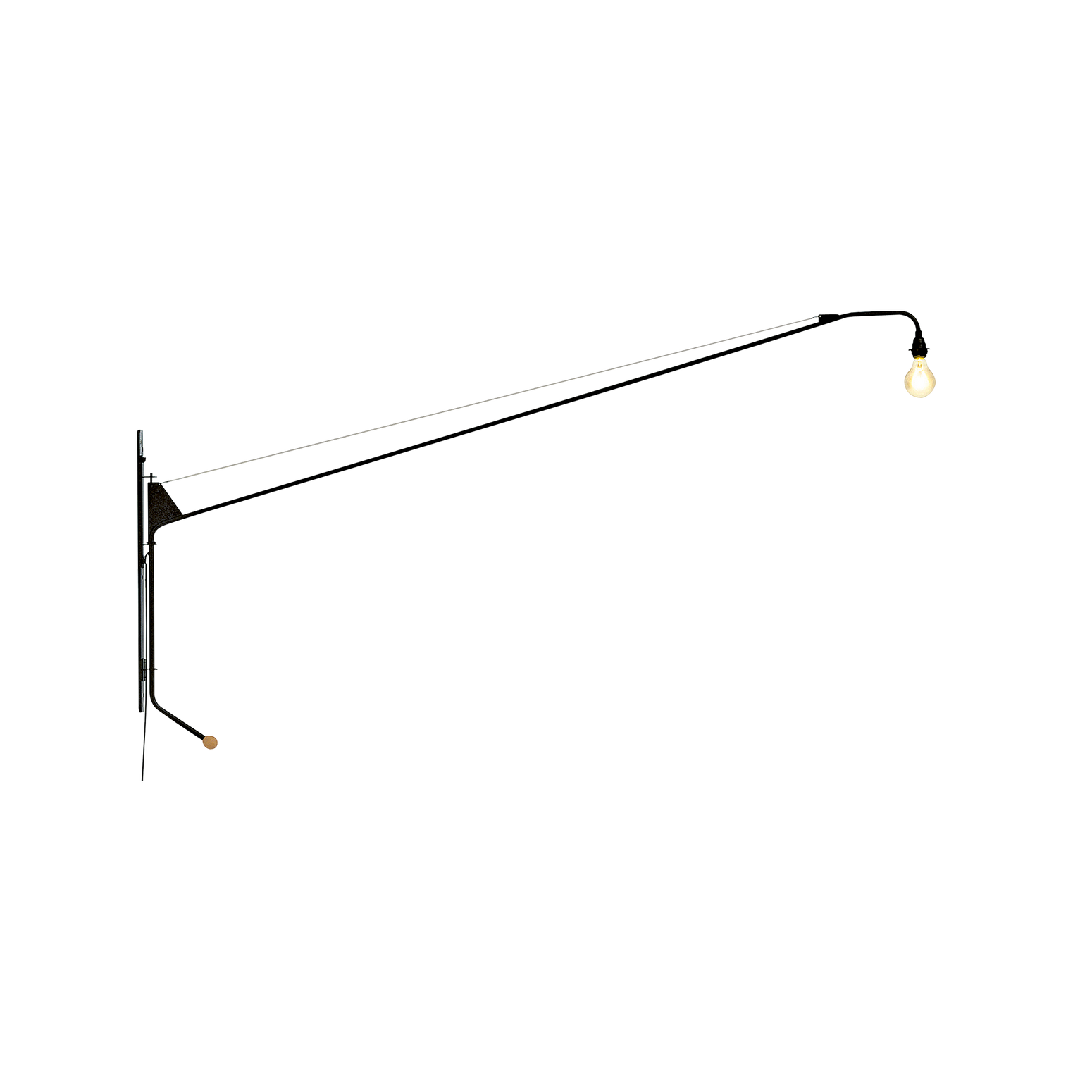 Vegglampen Prouvé Potence, fra Vitra, ble designet Jean Prouvé – og blir sett på som en av hans mesterverk. Her i fargen Deep Black.