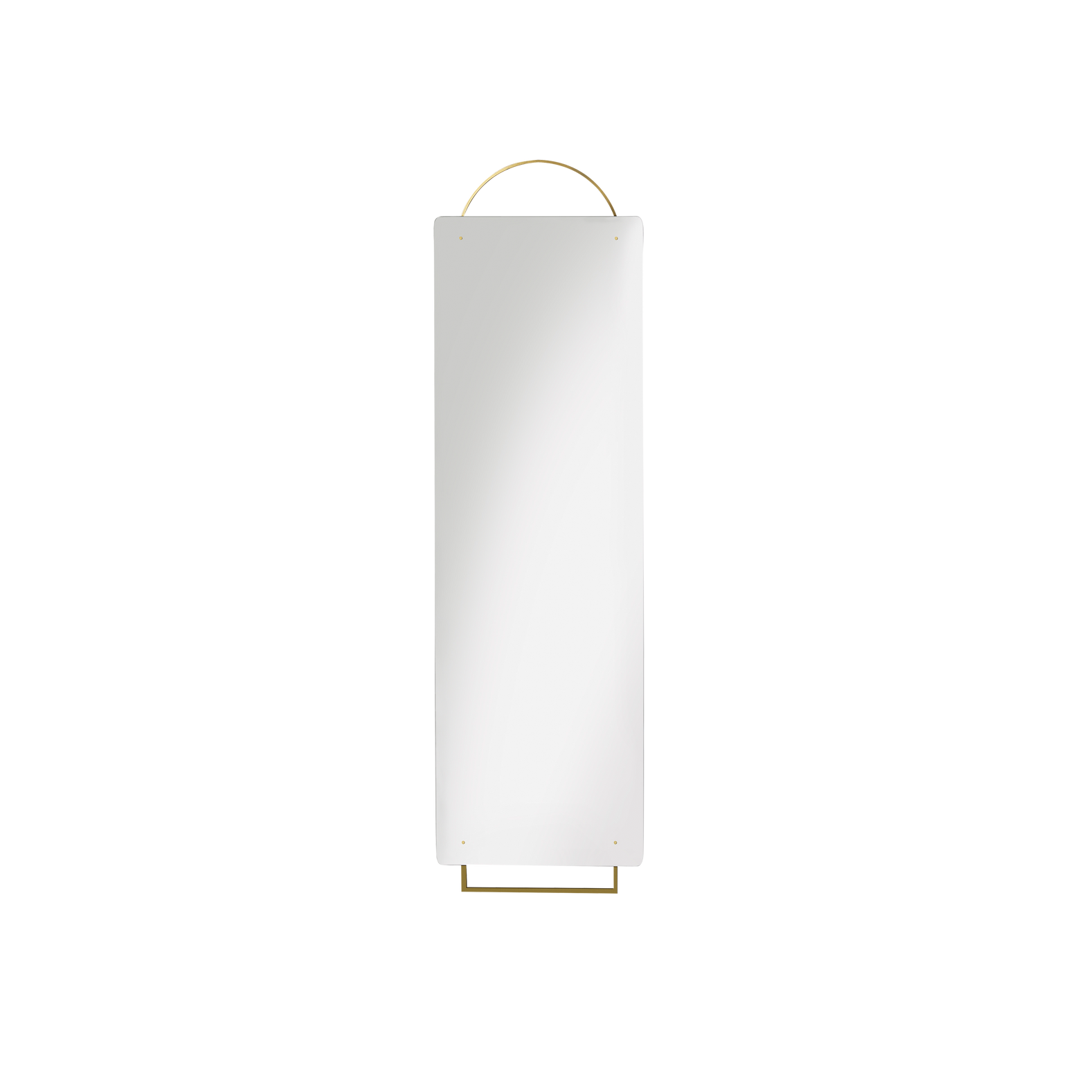 Speilet Adorn Mirror fra ferm Living, er utsmykket med et elegant messingoppheng. Dette rektangulære helspeilet er som et vakkert smykke på veggen din.