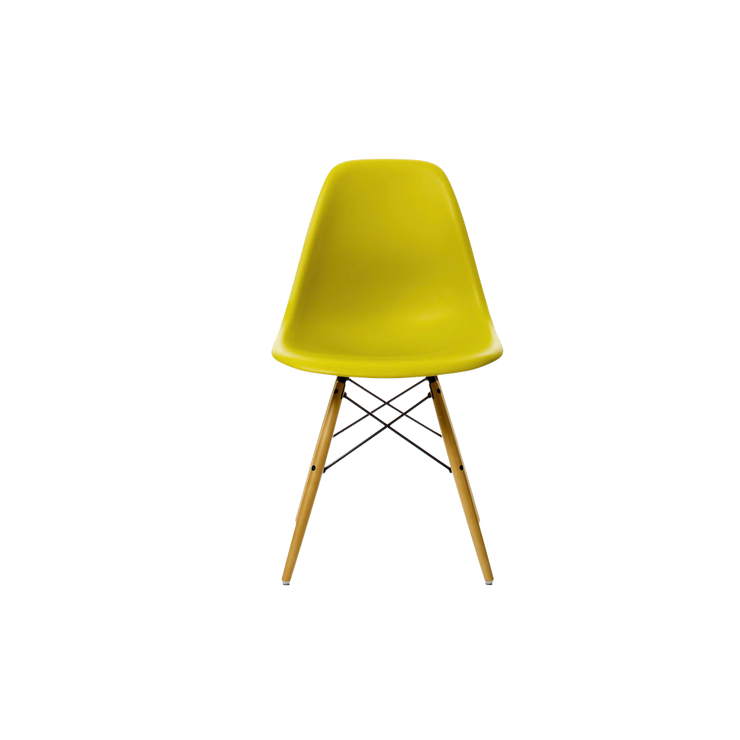 Vi blir aldri lei av denne vakre og funksjonelle klassikeren. Stolen Eames Plastic Chair DSW mustard, fra Vitra, ble designet av Charles og Ray Eames.