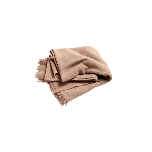 Det myke og deilige pleddet Mono Blanket fra Hay, er laget i 100% ull. Teppet har en twill-struktur med diagonale, vevde linjer.