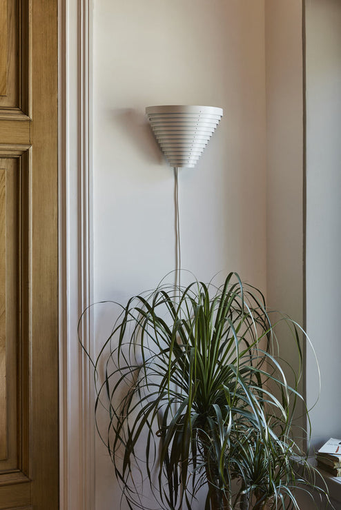 Lampen har en tiltalende, rund form. Pen å se på også når den er skrudd av!