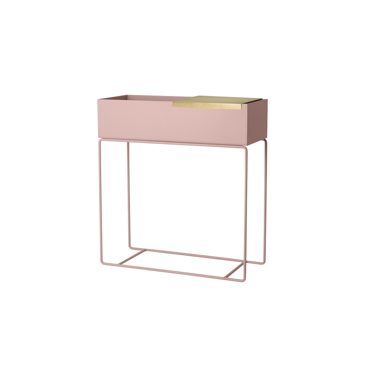 Brass Tray gir deg flere styling- og lagringsmuligheter, og Plant Boxen får et lokk på en tredjedel av åpningen.