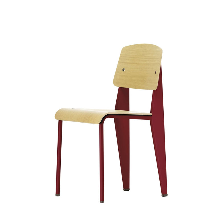 Standard chair, japanese red/ natur eik. Stolen Standard Chair, fra Vitra er designet av den ikoniske, franske designeren Jean Prouvé. Stolen passer perfekt rundt spisebordet i et moderne hjem, har en interessant kombinasjon av tre og metall.