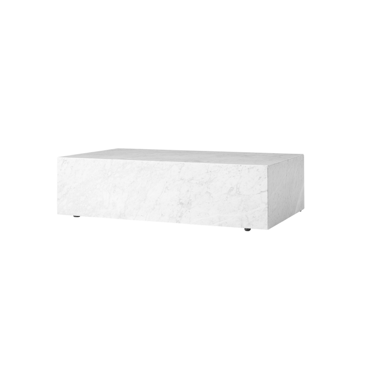 Stuebordet Plinth Low i hvit carrara marmor.