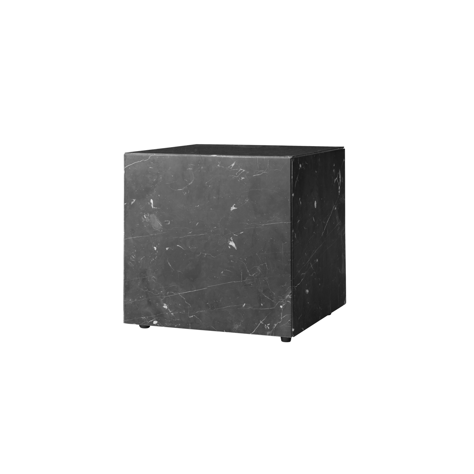 Sidebordet Plinth Cubic i svart marquina marmor.