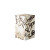 Sidebordet Plinth Tall i beige og rosafarget Calacatta Viola Marmor