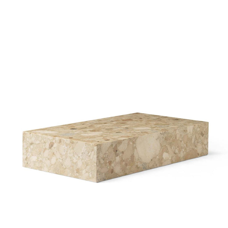 Plinth Grand er utvilsomt et renskåret møbel du vil kunne ha glede av i lang, lang tid.  