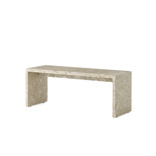 Den klassiske silhuetten og materialkvaliteten gjør bordet Plinth Bridge til et tidløst objekt du vil kunne ha glede av i lang tid. 