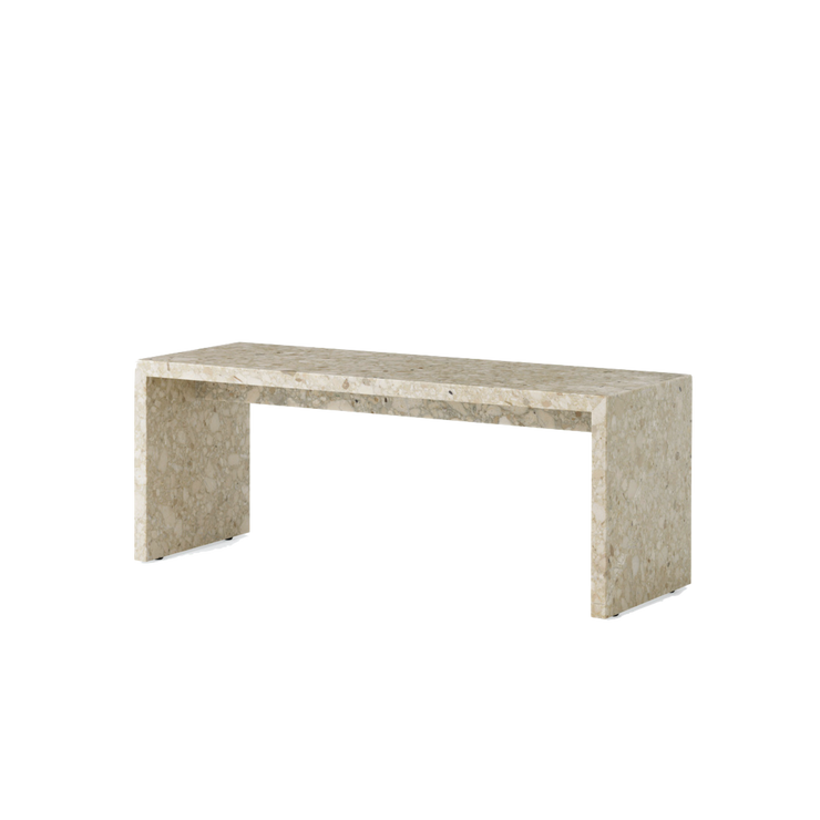 Den klassiske silhuetten og materialkvaliteten gjør bordet Plinth Bridge til et tidløst objekt du vil kunne ha glede av i lang tid. 