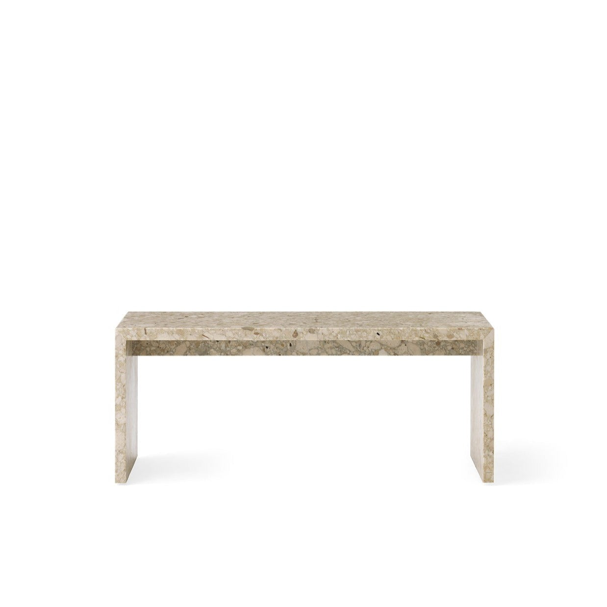 Plinth Bridge er en luftigere variant som skiller seg ut fra den mer bastante delen av Plinth-kolleksjonen, men er like renskåren i designet.