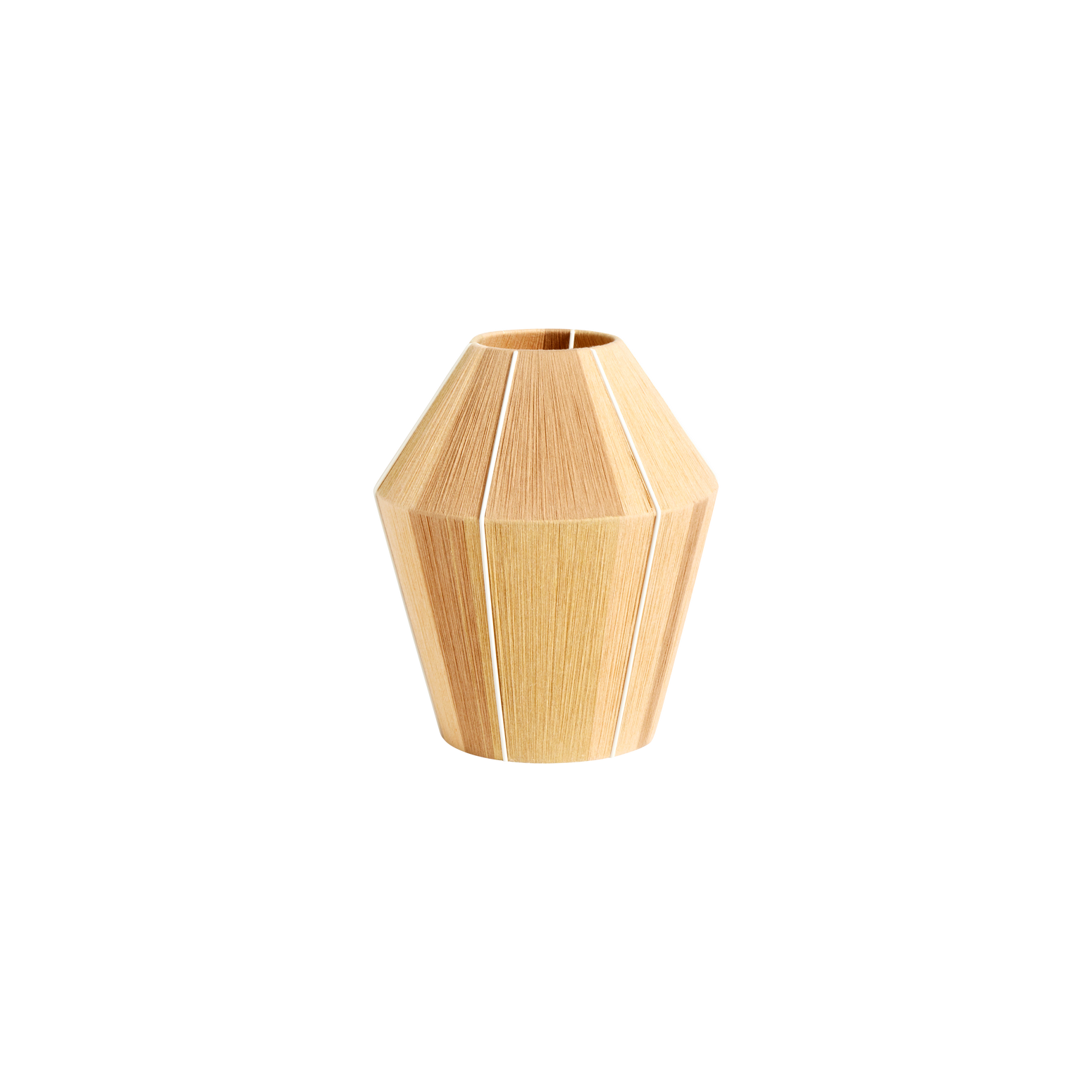 Lampeskjermene Bonbon fra Hay er håndvevd og kan brukes som både pendel- og bordlampe. Her i fargen Yellow Melange.