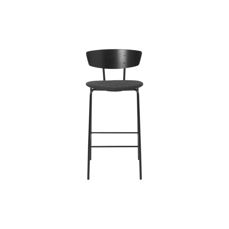 Barstolen Herman fra ferm LIVING er både enkel og komfortabel