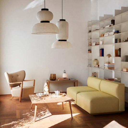 Et nydelig sofabord i størrelse 90x90 av den finske designeren Sami KallioTidløs, enkel og fremtidsrettet design.