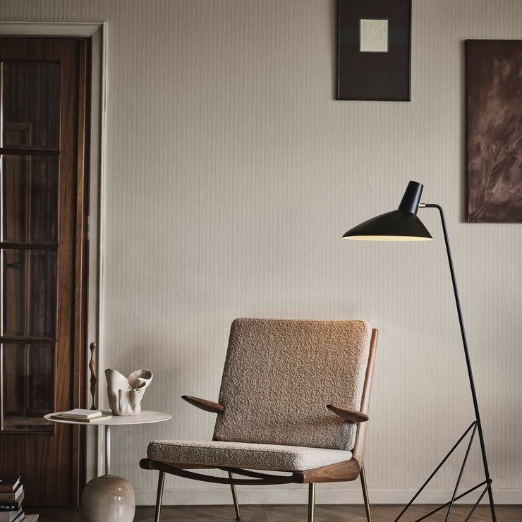 Boomerang Chair kommer også i en variant med armlener.