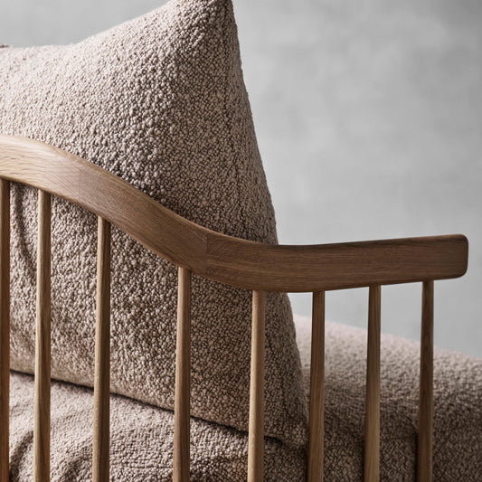 Fly SC2 sofa 2-seter, hvitoljet eik (white oiled oak). tekstil: Karakorum 003 - rygg