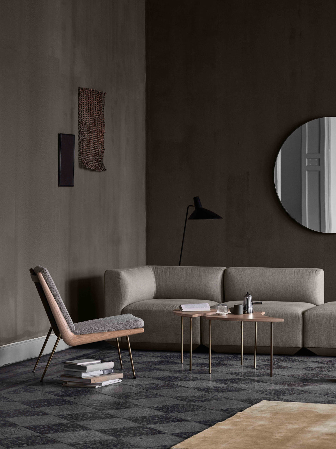 Loungestolen Boomerang fra &amp;tradition, ble designet av duoen Hvidt &amp; Mølgaard i 1956.