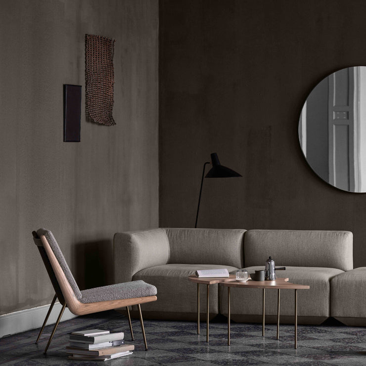 Loungestolen Boomerang fra &amp;tradition, ble designet av duoen Hvidt &amp; Mølgaard i 1956.