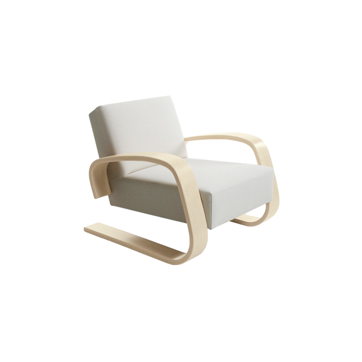 Klarlakkerte armlener med lyst tekstil, Mello Cream 51200