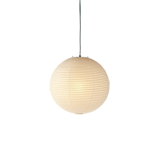 Taklampen Akari 55A, er en del av en lampeserie som er designet av Isamu Noguchi i 1951 for Vitra.