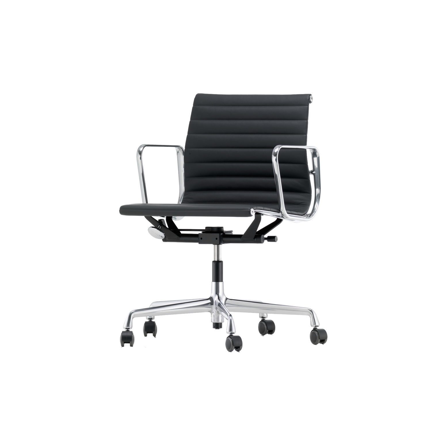 Den ikoniske Aluminium Chair EA 117 fra Vitra, ble designet av Charles og Ray Eames i 1958.