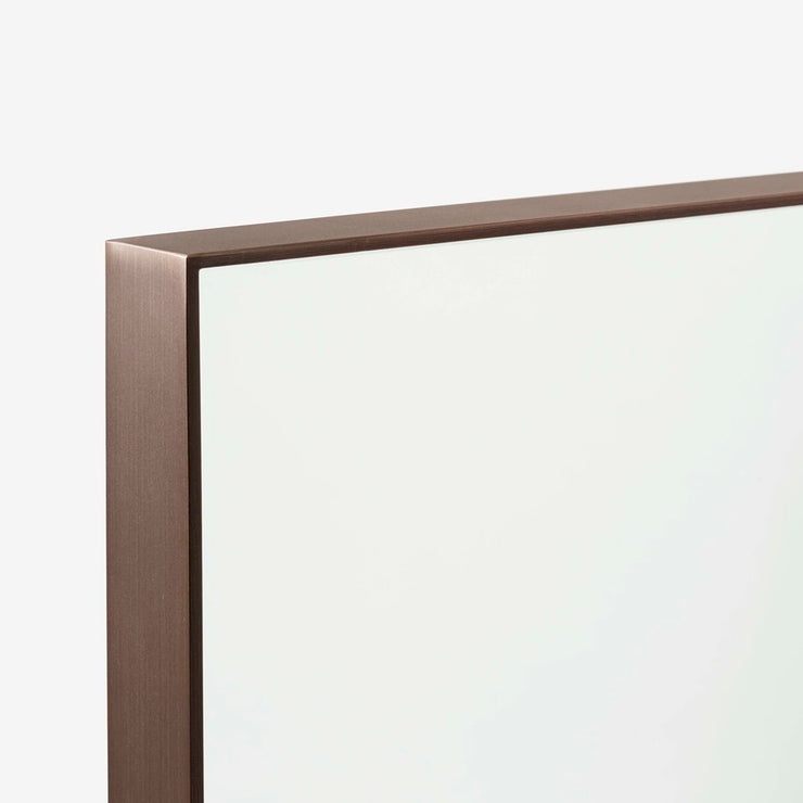 Speilene har en 3 mm tykk ramme i brun/oksidert messing.