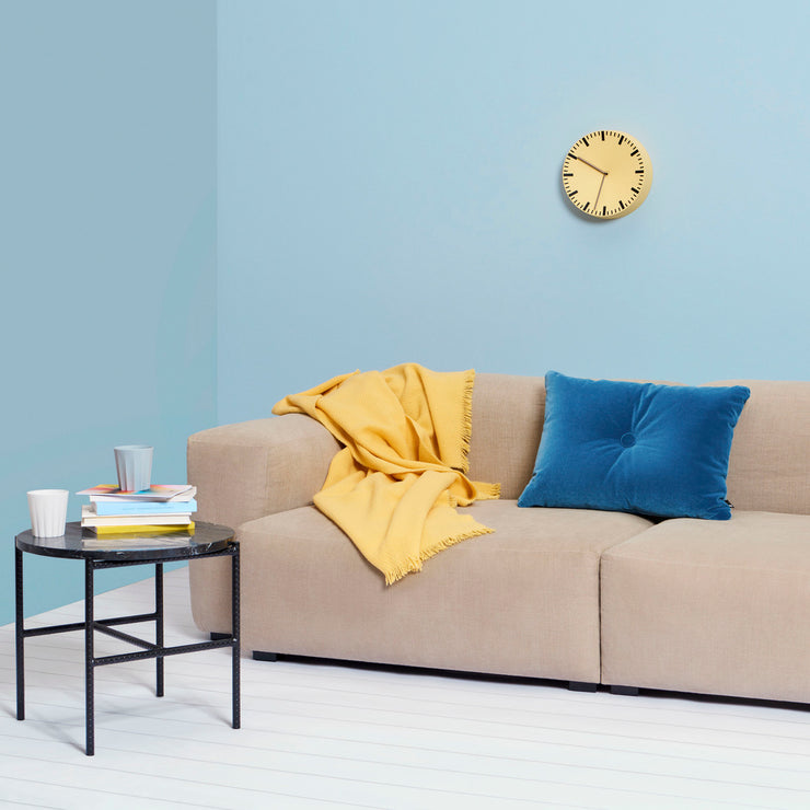 Sofaen Mags i stoffet Linara 216. Sofan er Myk og komfortabel, elegant og avslappet - akkurat slik en sofa bør være.