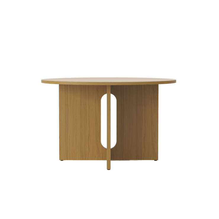 Spisebordet Androgyne Dining Table fra Menu, er et naturlig, vakkert og skulpturelt spisebord. Spisebordet er designet av den norske arkitekten Danielle Siggerud.