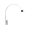 Den fantastiske gulvlampen Arco fra Flos, er av tidenes mest ikoniske lamper. Den buede og enkle formen stående på en blytung marmorfot, ble designet av italienske Achille og Pier Giacomo Castiglioni.