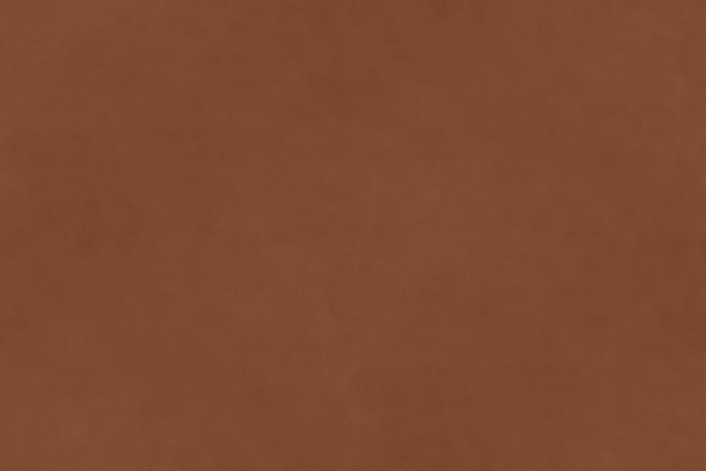 Vår favoritt er armlener i valnøttfarge, med Elegance walnut lær fra Sørensens Leather. Her er det bare å plukke og mixe! Vi hjelper deg gjerne med å vire alternativer.