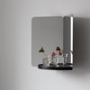 Speilet 124° fra Artek, er designet av den norske designeren Daniel Rybakken. Dette skulpturelle speilet blir et umiddelbart blikkfang i alle rom, passer fint i en gang, i stuen, på soverommet eller på badet.