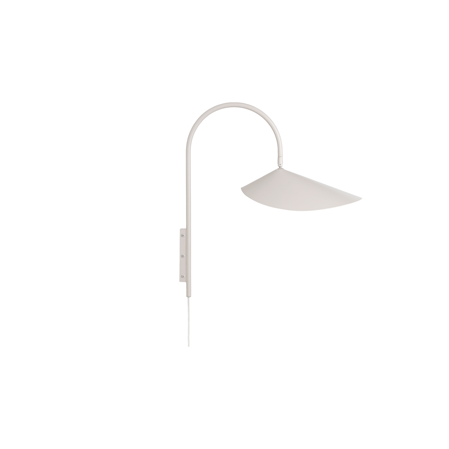 Arum wall lamp tall henger vakkert på veggen din og har en lampeskjerm med organisk form.