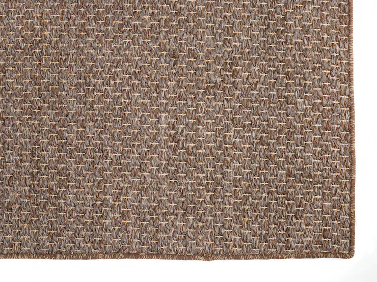 belize taupe har en grovvevet tekstur i ren sisal