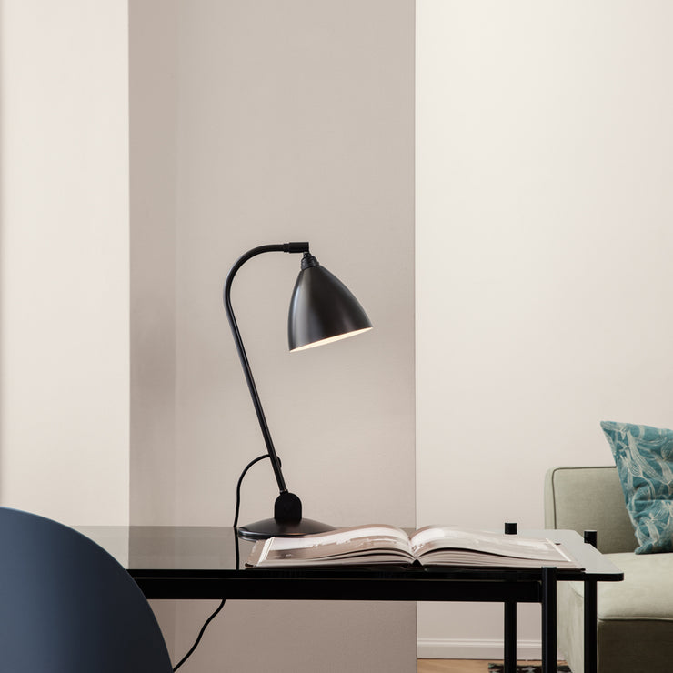 Det nydelige skrivebordet TS Desk kommer også med glasstopp.