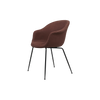 Tekstil på dette eksempelet: Tekstil: Hot Madison 715.Den nydelige stolen Bat Chair fra Gubi, fikk navnet og inspirasjonen sin fra den grasiøse formen og linjene til flaggermusens vingespenn.
