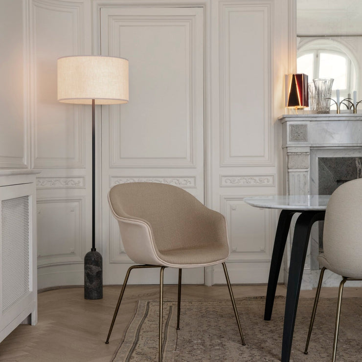 Gravity floor lamp kommer med fire forskjellige baser-