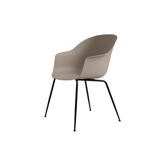 Spisestolen Bat Chair fra Gubi i fargen New Beige